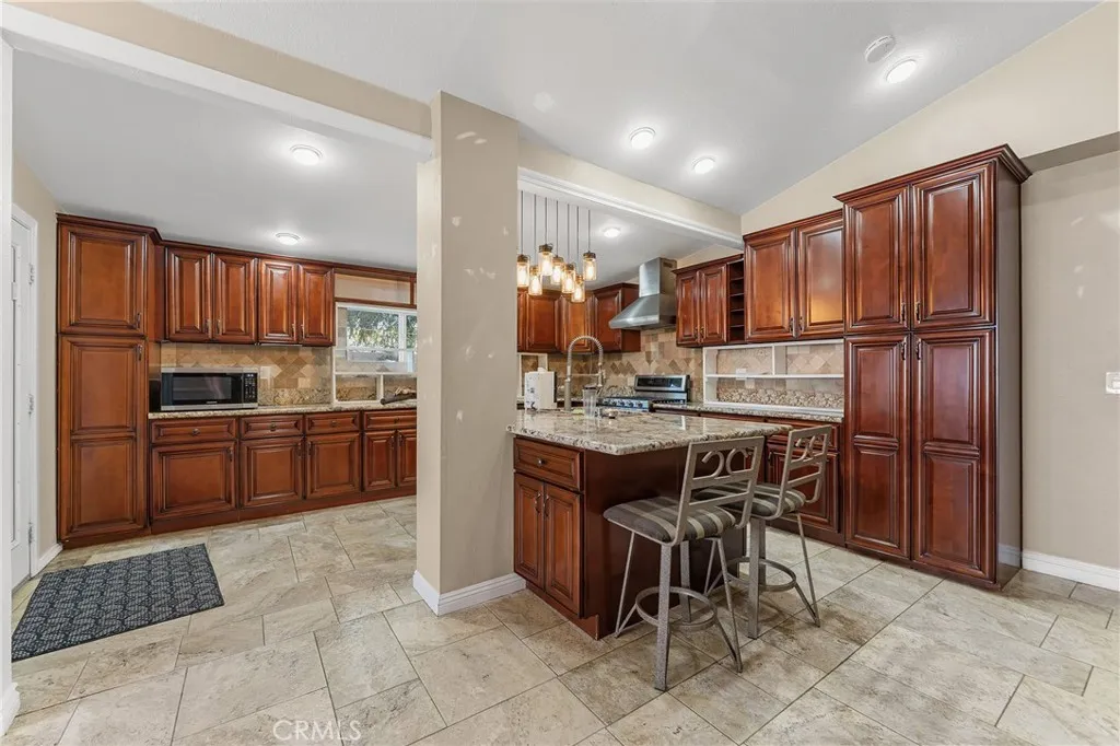 724 Kingswell Avenue, Banning, California 92220 home-pic-14